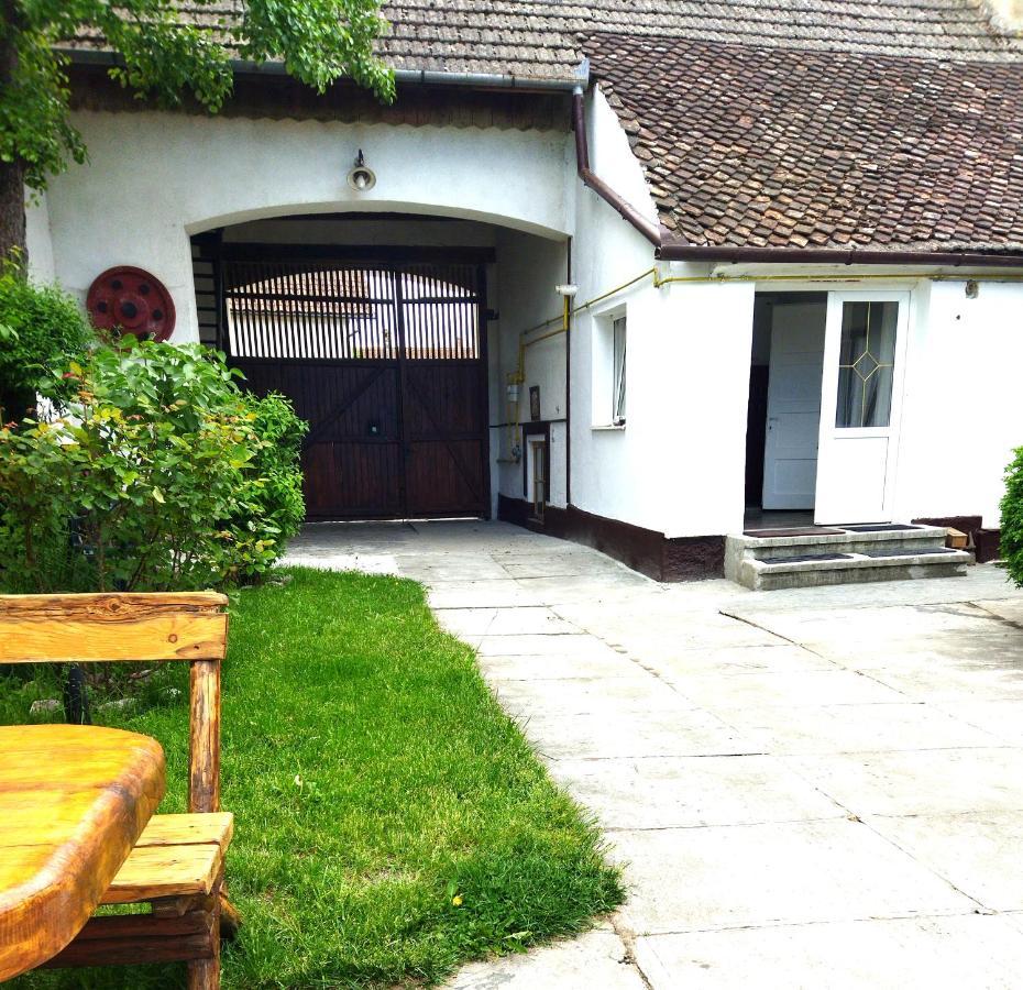 Willa Casa Din Coltul Cetatii Hărman Zewnętrze zdjęcie